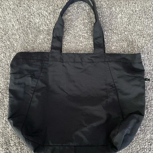 **SOLD!!** LULULEMON SIDE CINCH SHOPPER TOTE 18L - Picture 3 of 4